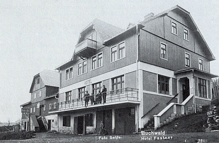 ... stejně jako kdysi blízko existující hotel "Zur Alpenaussicht" Franze Fastnera (foto Josef Seidel),...