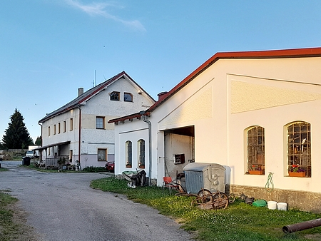 Mlýnské kolo, někdejší úřední budova a dílna