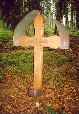 Kříž v lese při Prenetu, označený letopočtem 1944