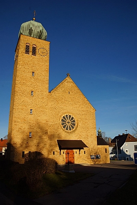 Farní kostel sv. Barbory a sv. Vavřince v Bodenwöhr, kde jeho životní pouť skončila