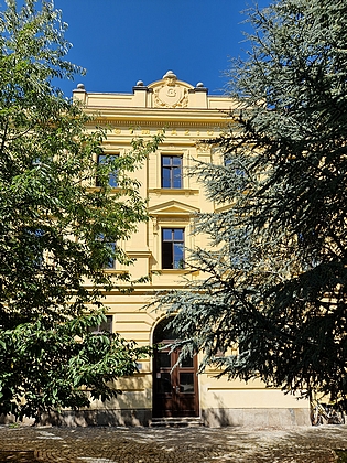Jihlavské gymnázium, kde v letech 1898-1900 působil