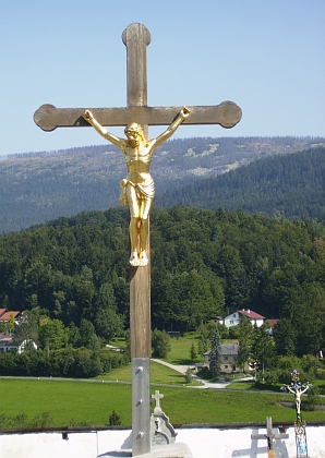 Pohled na Plechý ze hřbitova ve Schwarzenbergu