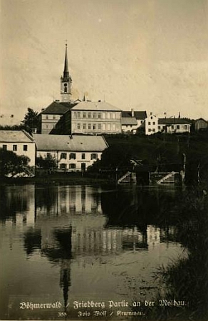 Frymburk mezi válkami na pohlednicích českokrumlovských fotoateliérů Seidel a Wolf