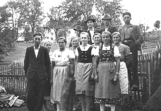 Mládež z Dvořetína - je na snímku s nimi?