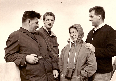 Se svými třemi syny v roce 1965
