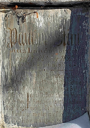Náhrobek Pauline Stini na hřbitově v Hodňově