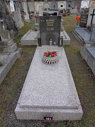 Hrob na českokrumlovském hřbitově