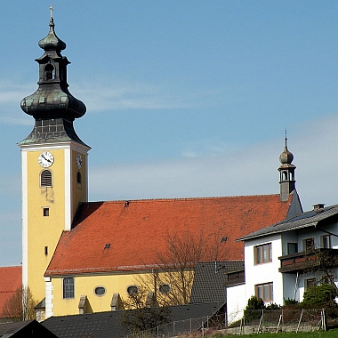 Farní kostel sv. Vavřince a Leonarda v rodném Münzbachu