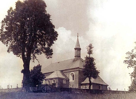Poutní kostel Sv. Anny u Pořejova na snímcích z let 1945 a 2005