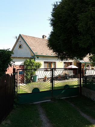 Rodný dům čp. 44 v Kolodějích nad Lužnicí na snímcích z roku 2017