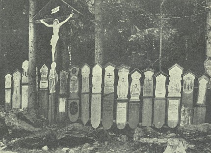 Další ze skupin umrlčích prken u Železné Rudy
na starých snímcích