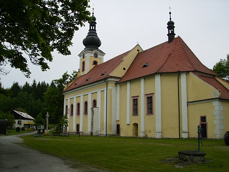 Opravený kostel ve Svatém Kameni v roce 2013