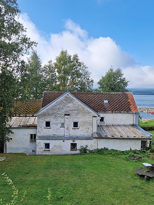 Dochovaná část statků čp. 22 a 23 na někdejším severním okraji obce