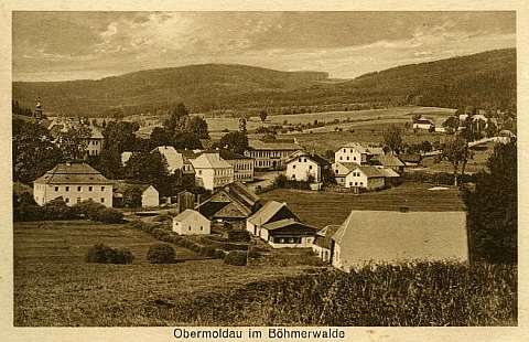Horní Vltavice, kde učil před vyhnáním, na pohlednici Josefa Wolfa