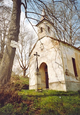 Téměř rozpadlá dnes krejčovická kaple sv. Josefa