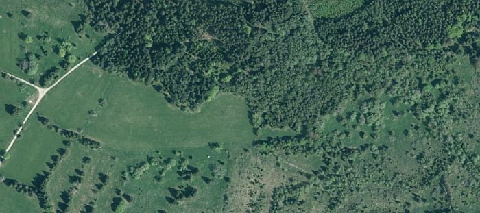 Vlčí Jámy a Broukárny (nahoře) na leteckých snímcích z roku 1952 a 2022