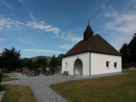 Hřbitov v Bavorské Železné Rudě s výhledem na Velký Javor