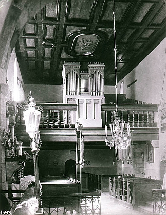 Interiér boletického kostela na historických snímcích Josefa Seidela