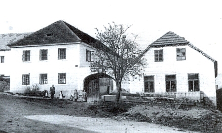 Hostinec zvaný "Matschi-Wirtshaus" ve Ktiši na snímku z roku 1912