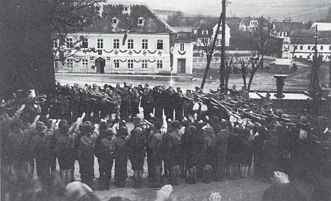 Dešenice "judenfrei": apel Hitlerjugend 20. dubna na počest "Vůdcových" narozenin