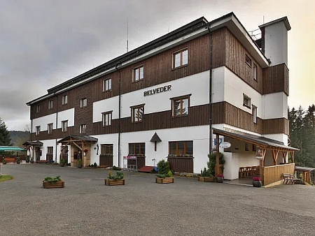 Dnešní vzhled hotelu Belveder s pivovarským muzeem