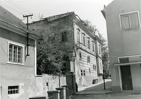 Greiplův dům na dvou snímcích frymburského fotografa Josefa Junka, pořízených před jeho zánikem