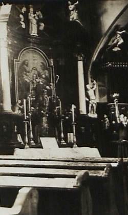 Jeho snímky bočních oltářů děpoltického kostela