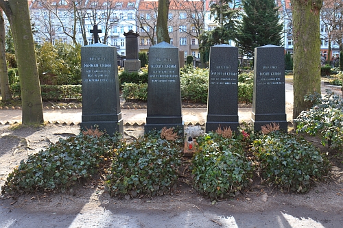 Hroby bratří Grimmových v Berlíně-Schönebergu (Alter St.-Matthäus-Kirchhof)