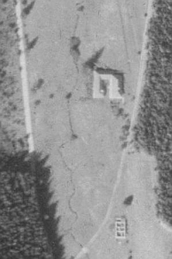 Na leteckém s nímku z roku 1952 vidíme mlýn a valchu při potoce Olšina, patřící rodině Gruberově