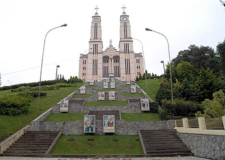 Chrám Neposkvrněného Srdce Panny Marie v Săo Bento do Sul se svou křížovou cestou