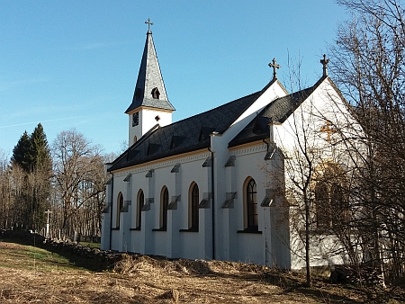 Stát zůstal jen kostel a dům nad ním