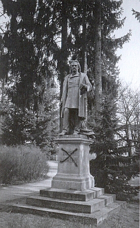 Hamerlingův pomník (také od Hanse Brandstettera) z roku 1893 ve Waidhofen an der Thaya