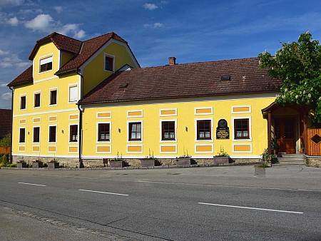Rodný dům jeho matky v Grossschönau, kde v dětství žil a navštěvoval místní školu