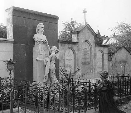 Hrob na hřbitově u sv. Leonarda (Friedhof St. Leonhard) ve Štýrském Hradci na snímku z roku 1912