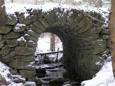 Kamenný mostek u Janových Hutí nad jedním z bezejmenných dnes přítoků mladé Lužnice