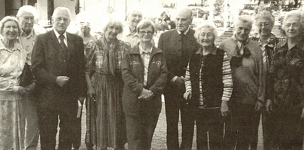 Na snímku z "Budweiser Treffen" roku 2010 stojí třetí zprava (třetí odleva je na snímku zachycen i syn posledního německého starosty Budějovic do roku 1945 Friedricha Davida, druhý zleva stojí hned vedle něho Hermann Ertl)