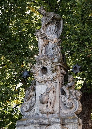Pro Stráž u Tachova vytvořil Johann Christoph Artschlag nebo jeho otec Andreas tuto sochu sv. Jana Nepomuckého s vročením 1722, tedy 7 let před jeho svatořečením