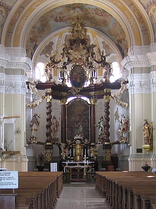 Hlavní oltář kostela sv. Mikuláše v Boru u Tachova, dílo sochaře Johanna Christopha Artschlaga
