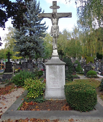 Hrob na lineckém hřbitově sv. Barbory nedaleko hrobu Stifterova