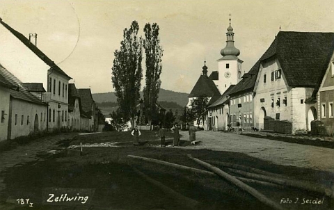 Cetviny v roce 1933, tři roky po jejím narození, na snímku Josefa Seidela