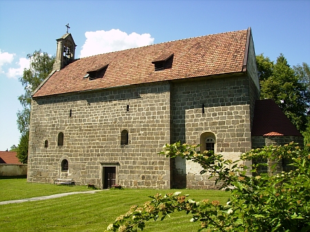 Další snímky románského kostela z 12. století ve staré Weitře