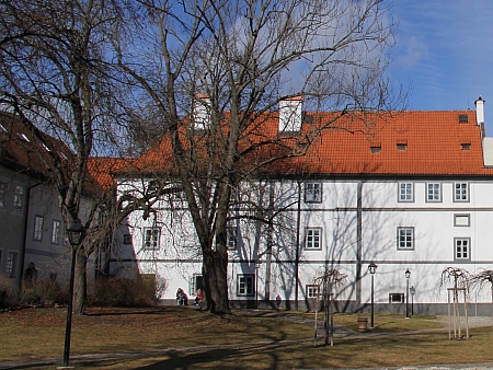 Dvě křídla domu čp. 67, součásti klášterního areálu (2018 a 2022)