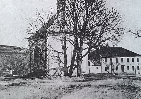 Kostel sv. Judy Tadeáše u fary ve Štítarech, postavený roku 1705 proto, že farář příjmením Partner nemohl pro nemoc docházet do kostela sv. Vavřince na kopci jeden kilometr od obce