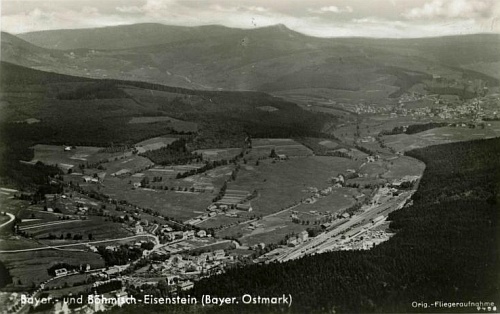 Údolí Železné Rudy, té české i té Bavorské, na pohlednici z let,
kdy obě patřily k tzv. "Bayerische Ostmark"