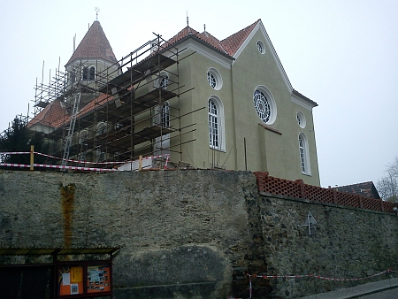 V roce 2012 se synagoga dočkala opravy...