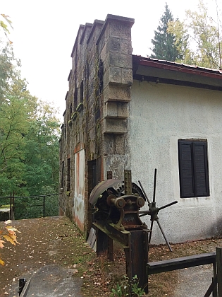 Tady vtékala voda z přívodního kanálu elektrárny do tlakového potrubí