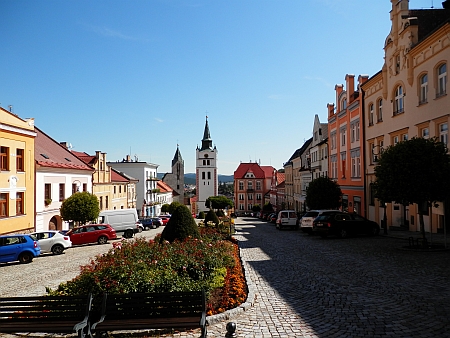 Náměstí ve Vimperku v roce 2022, 128 let poté, co se v tomto městě narodila