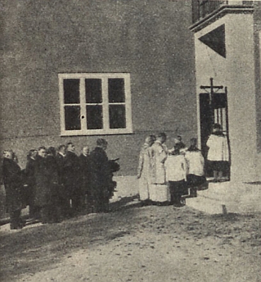 5. listopadu 1933 byla v Kynšperku nad Ohří otevřena nová škola - mohl být mezi těmito kněžími?