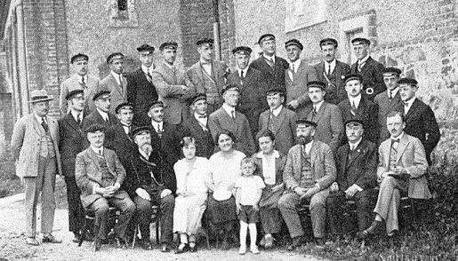 Na slavnosti feriálního sdružení "Hochwald" v Českém Krumlově r. 1925
(sedící zleva: Watzlik, Zettl, Lepschy s celou rodinou včetně tchyně)