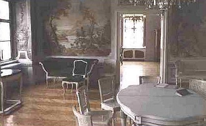 Interiéry tzv. Fuchsova zámečku v Rodaunu, kde básník žil a zemřel (viz i Maria Grengová)